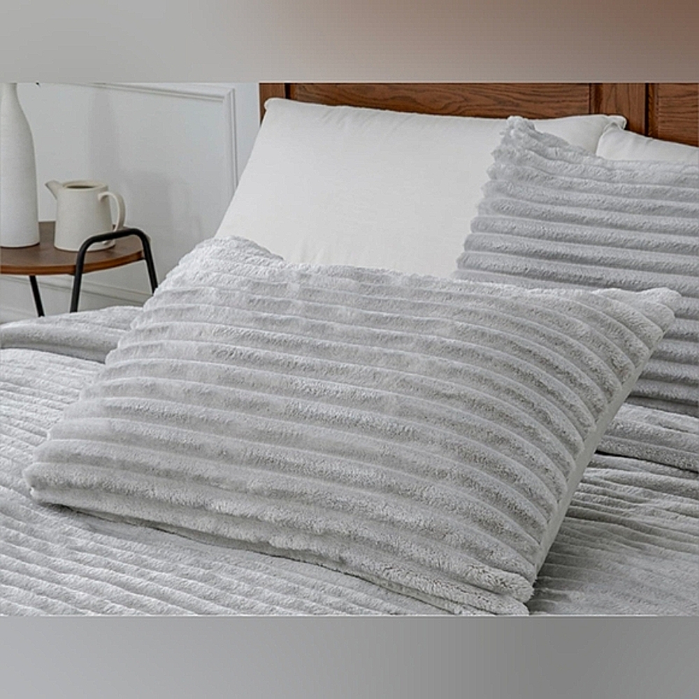 Full Size - 3 Piece Fluffy Duvet Cover Set - Cover & 2 Pillow Cases - Picture 2 of 14